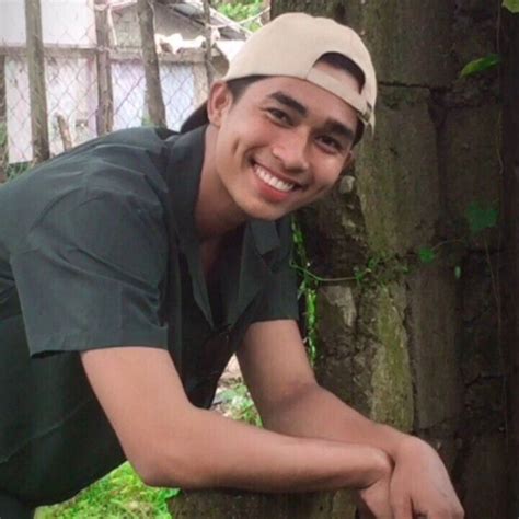 Lalakeng walang bisyo in English with contextual examples.